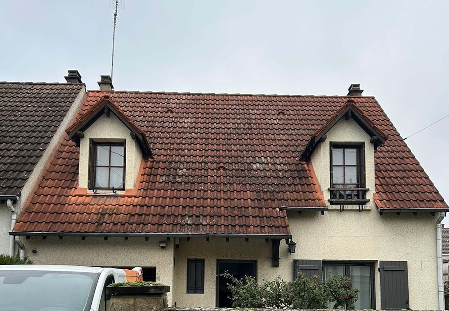 toiture-maison-avant-demoussage-1
